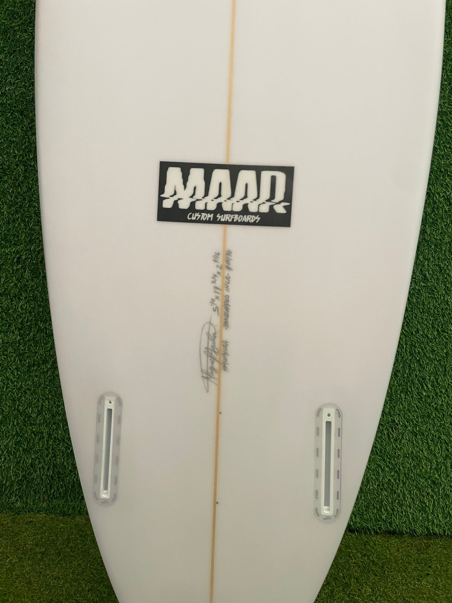SURFBOARD MAAR 5 1/10x 19 3/4x 2 9/16
