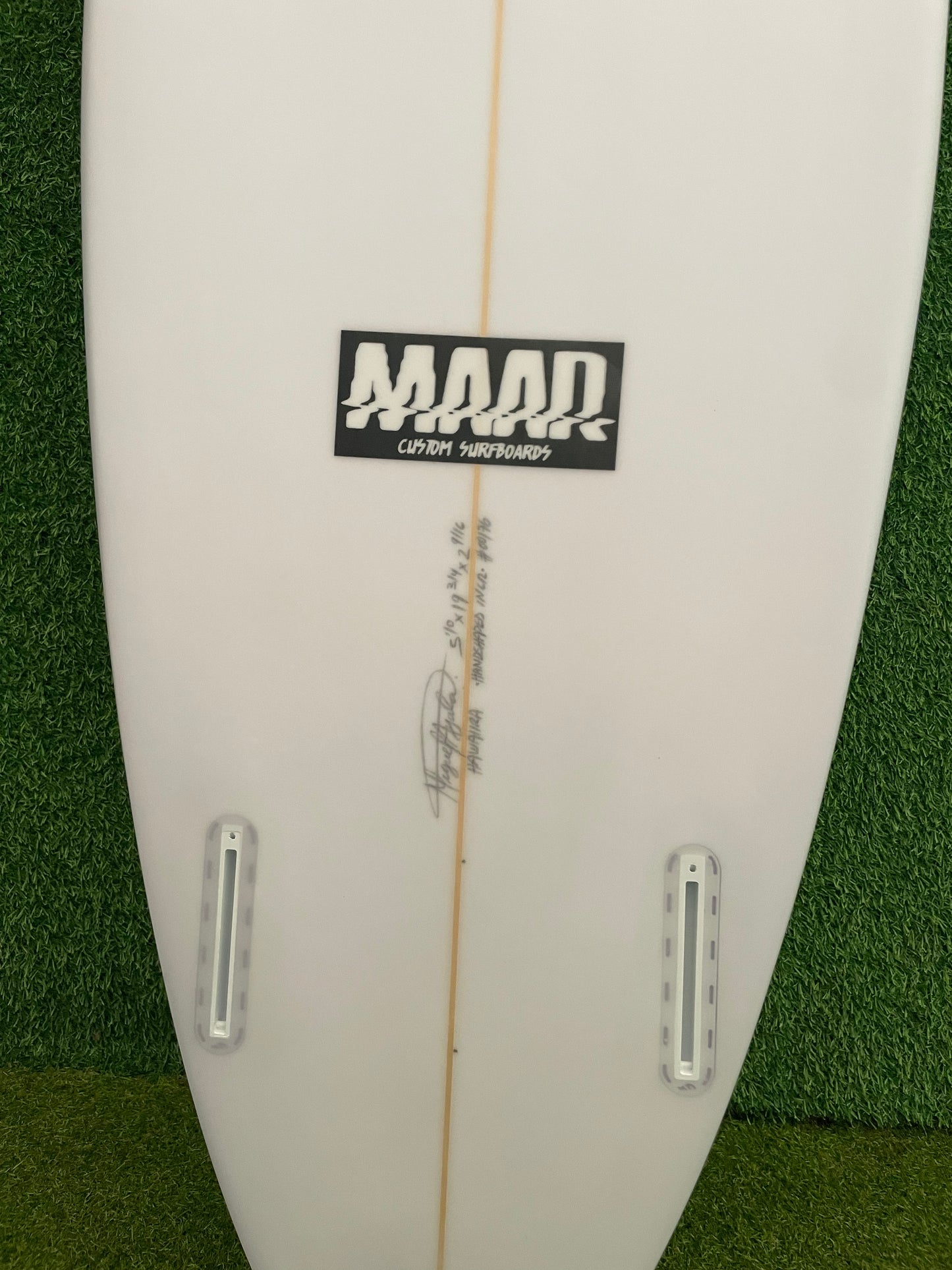 SURFBOARD MAAR 5 1/10x 19 3/4x 2 9/16